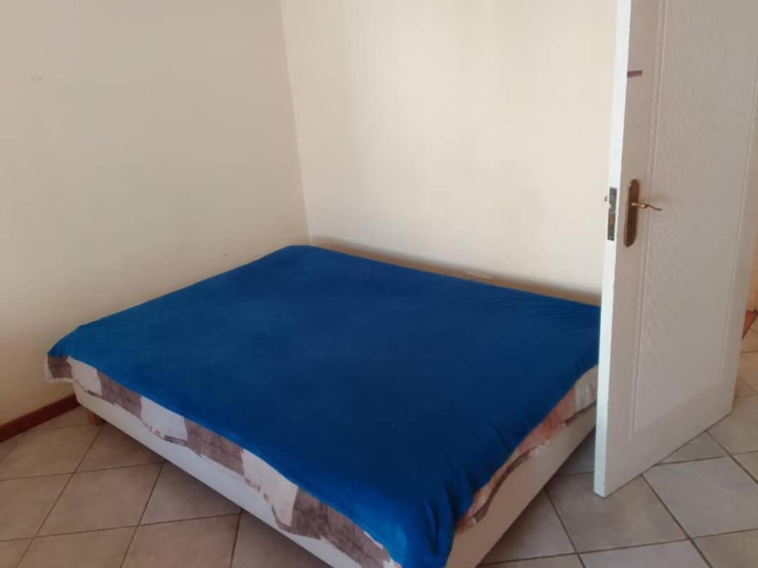 לינה וארוחת בוקר גאבורון Sugar Shack Backpackers Botswana מראה חיצוני תמונה