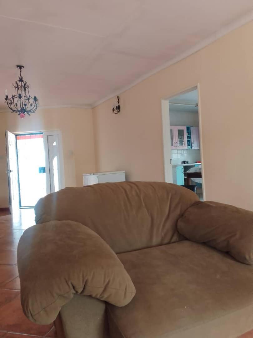 לינה וארוחת בוקר גאבורון Sugar Shack Backpackers Botswana מראה חיצוני תמונה