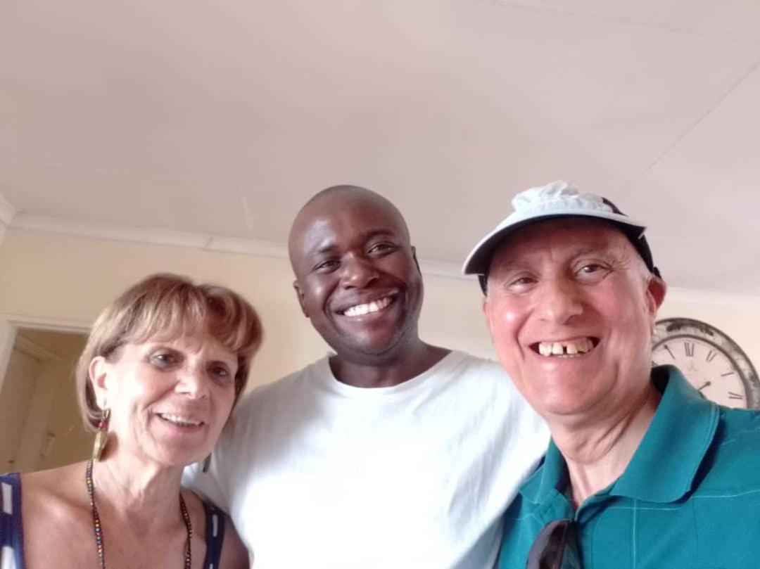 לינה וארוחת בוקר גאבורון Sugar Shack Backpackers Botswana מראה חיצוני תמונה